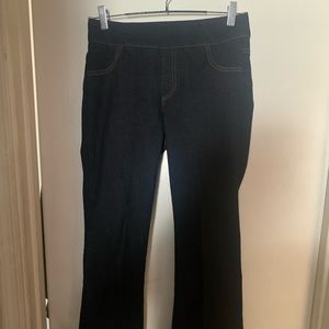 🎟️3x$10🎟️ EUC blue pull on jeans, boot cut. Size S/P